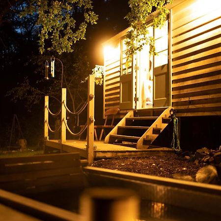 Отель Somerset Shepherds Huts Winsham Экстерьер фото