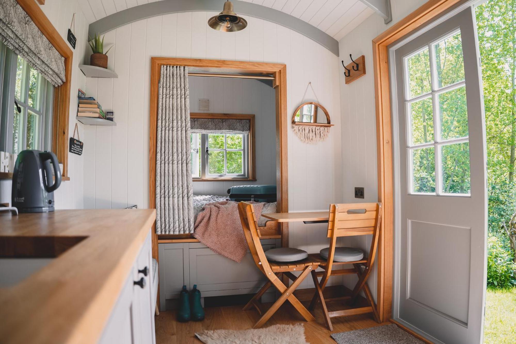 Отель Somerset Shepherds Huts Winsham Экстерьер фото