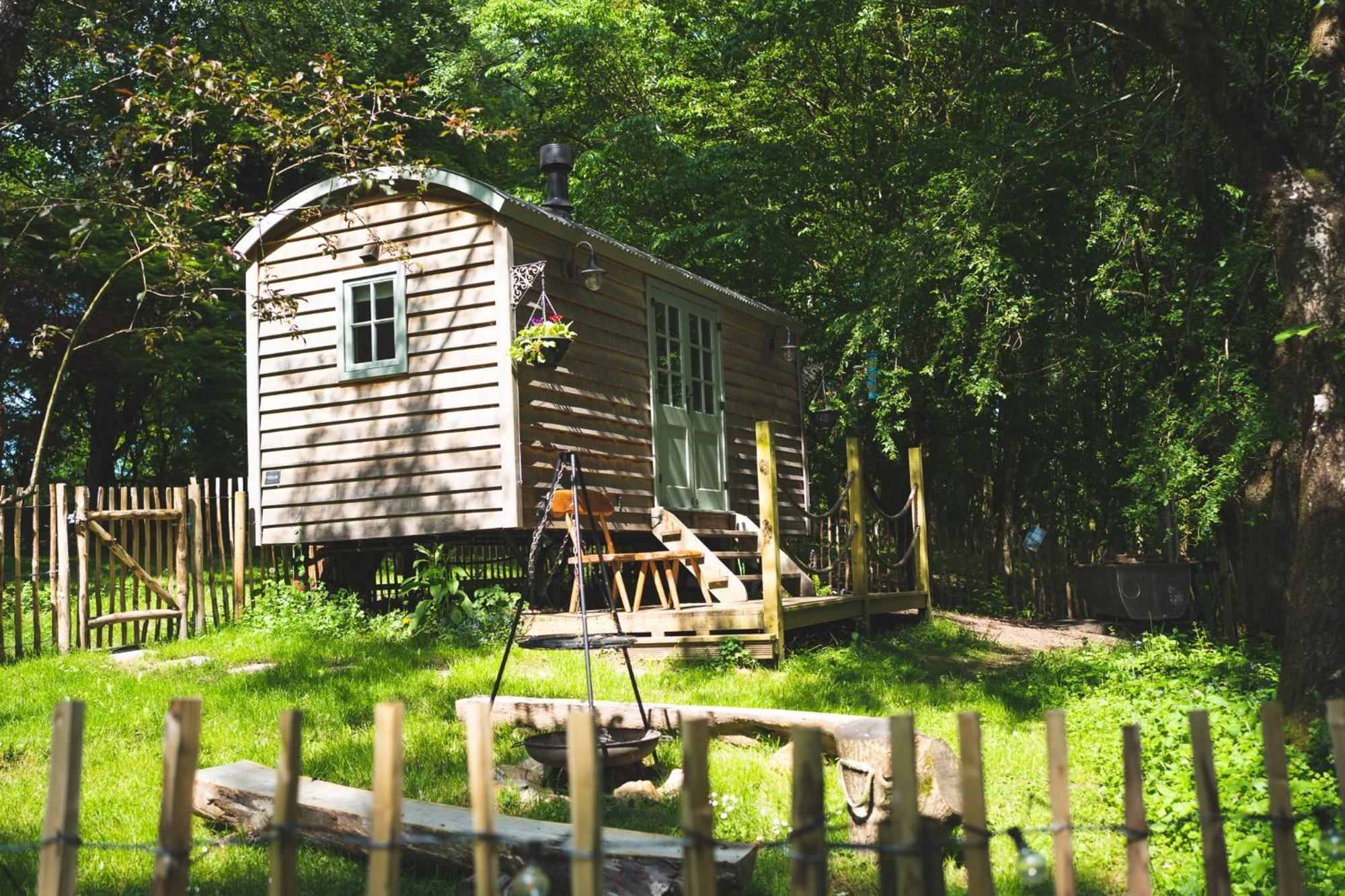 Отель Somerset Shepherds Huts Winsham Экстерьер фото